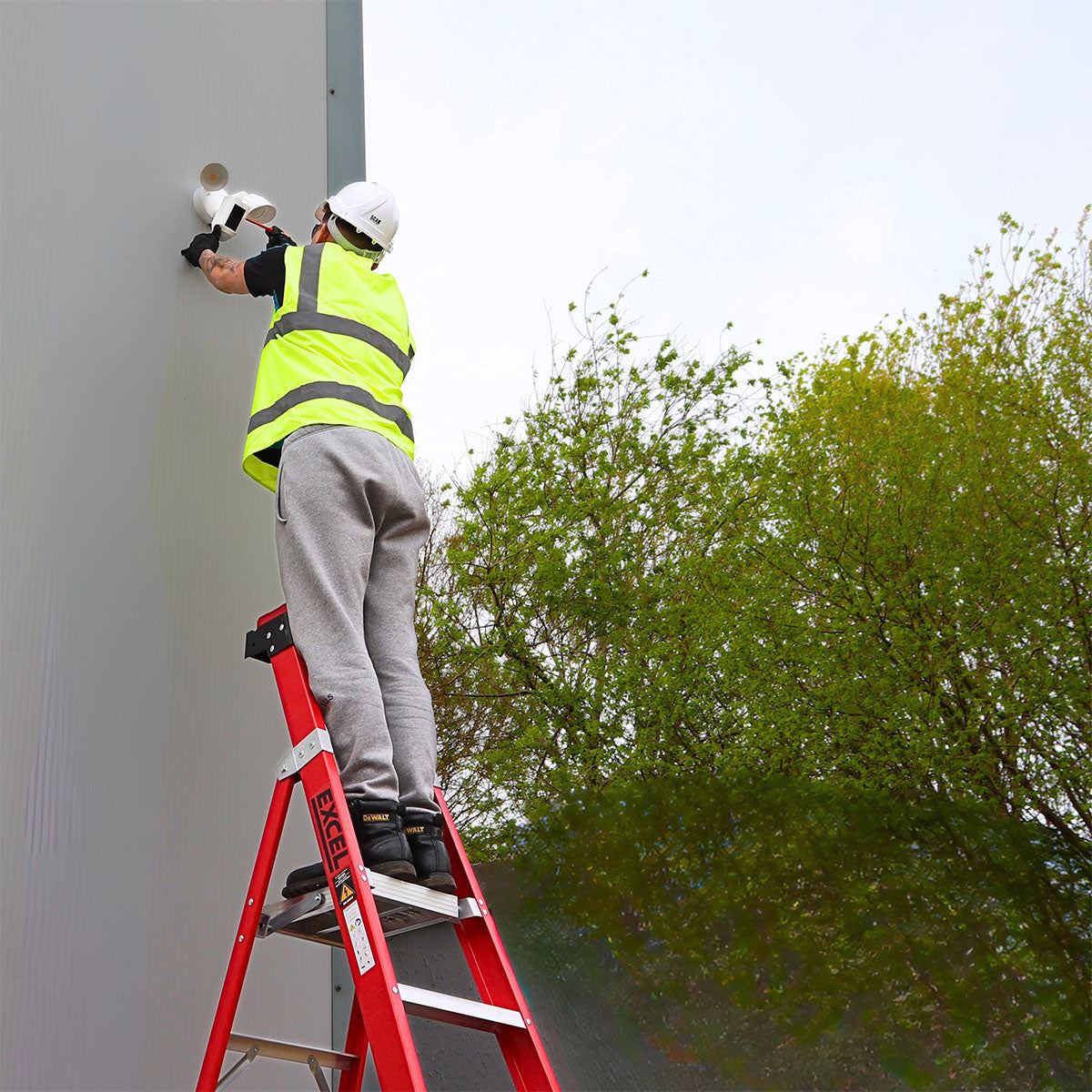 Excel Electricians Fibreglass Platform Step Ladder 5 Tread 1.81m EN131