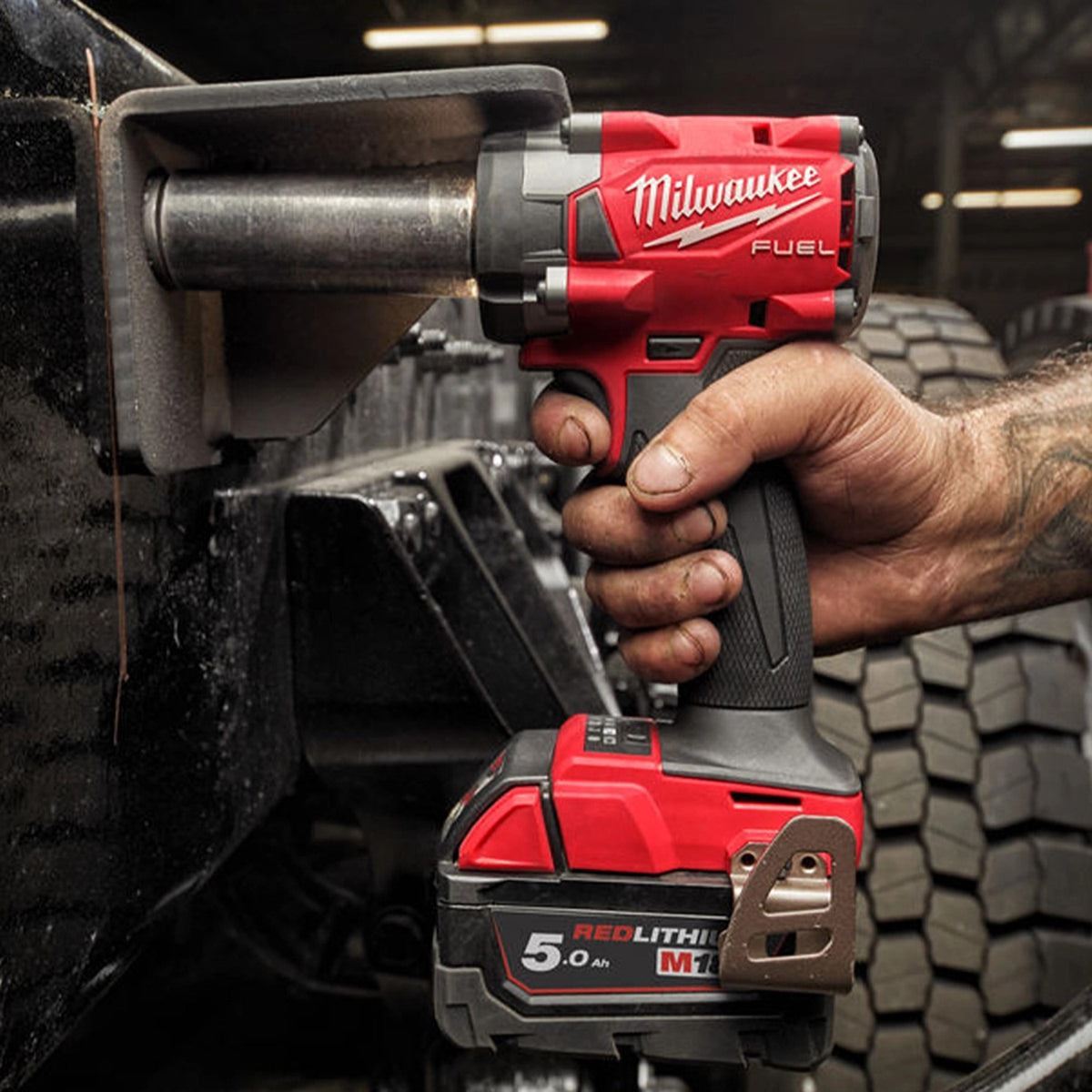 Milwaukee M18FIW2F12-0 18V Brushless Impact Wrench with 1 x 5.0Ah Battery Charger & Bag