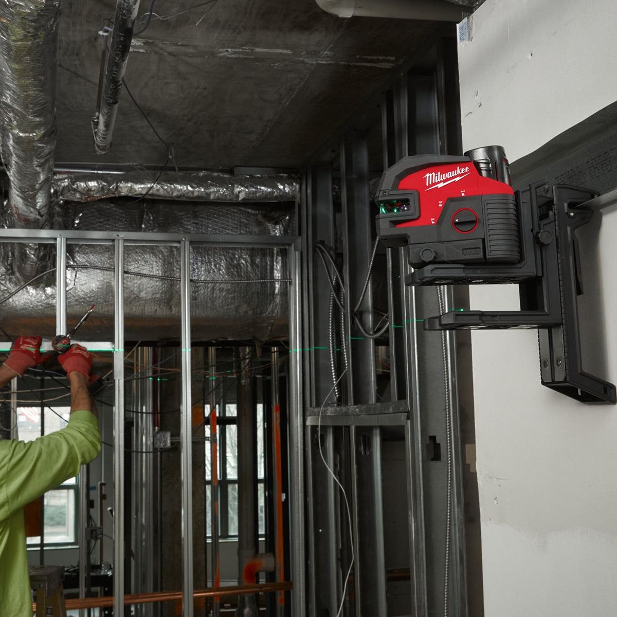 Milwaukee M12CLL4P-301C 12V 4 Points Green Cross Line Laser with 1 x 3.0Ah Battery, Charger & Case 4933479204