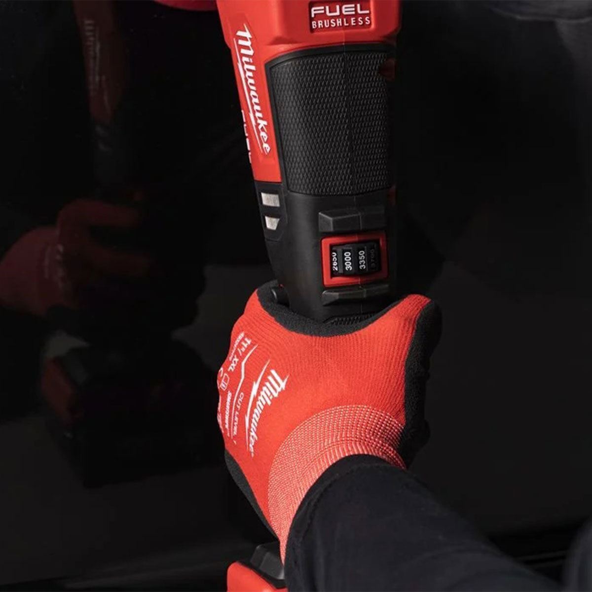 Milwaukee M18FROP15-0 18V Brushless 125mm Random Orbital Polisher with 1 x 5.0Ah Battery & Charger