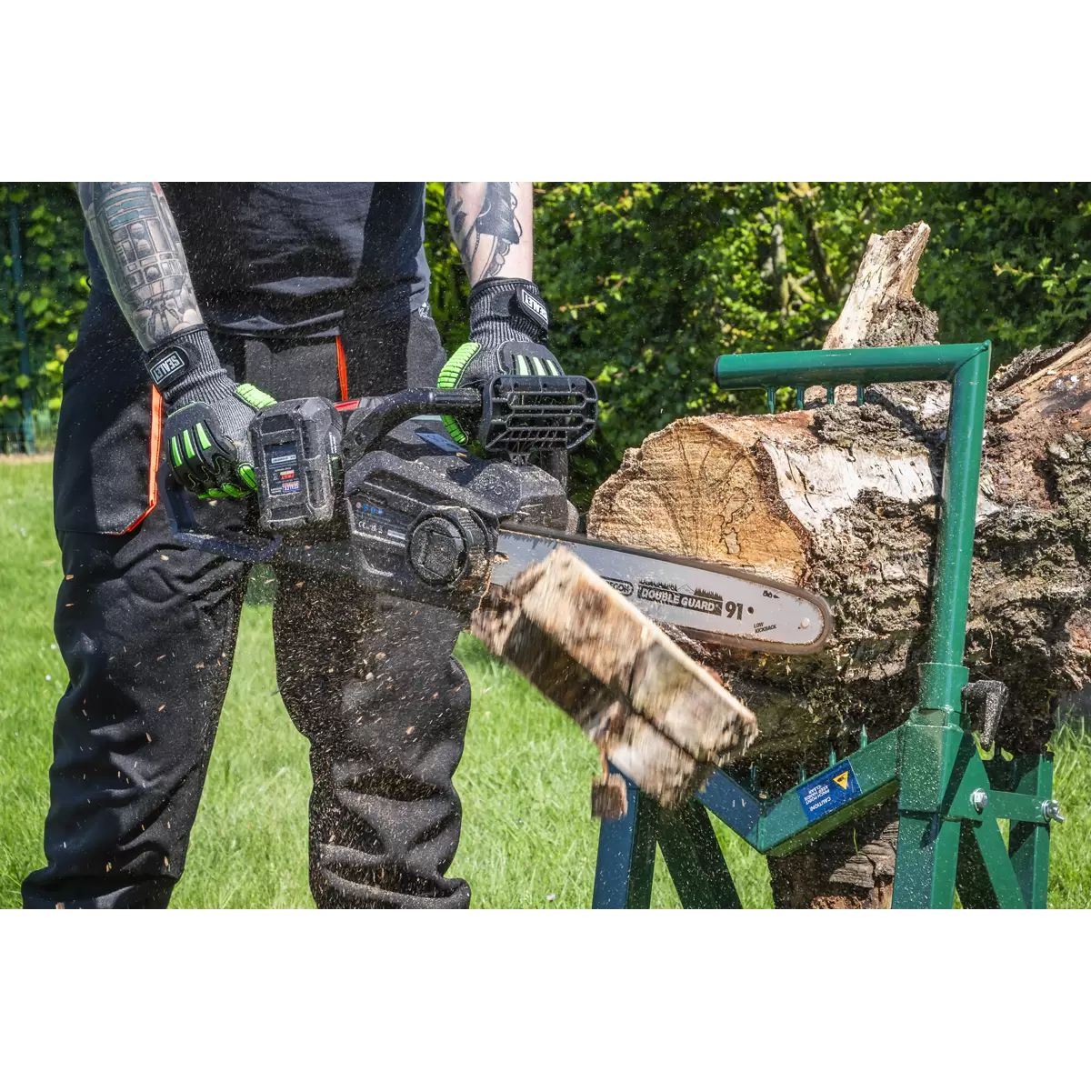 Sealey CP40VCSKIT 40V 35cm Cordless Chainsaw Kit With 2 battries & charger