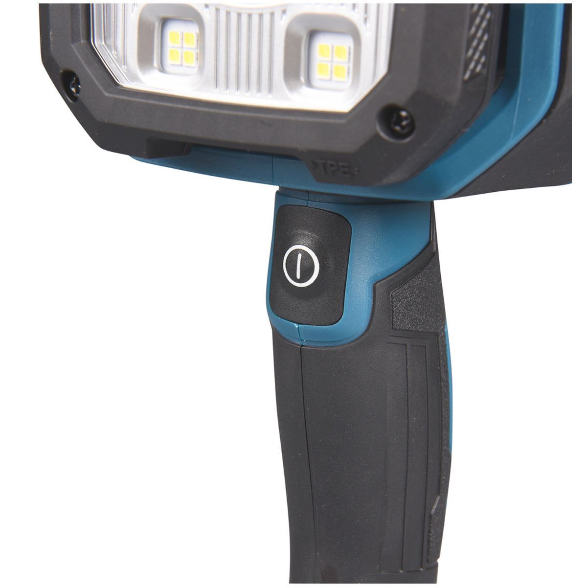 Makita ML007G 40V XGT Flashlight with 1 x 5.0Ah Battery, Charger & Bag