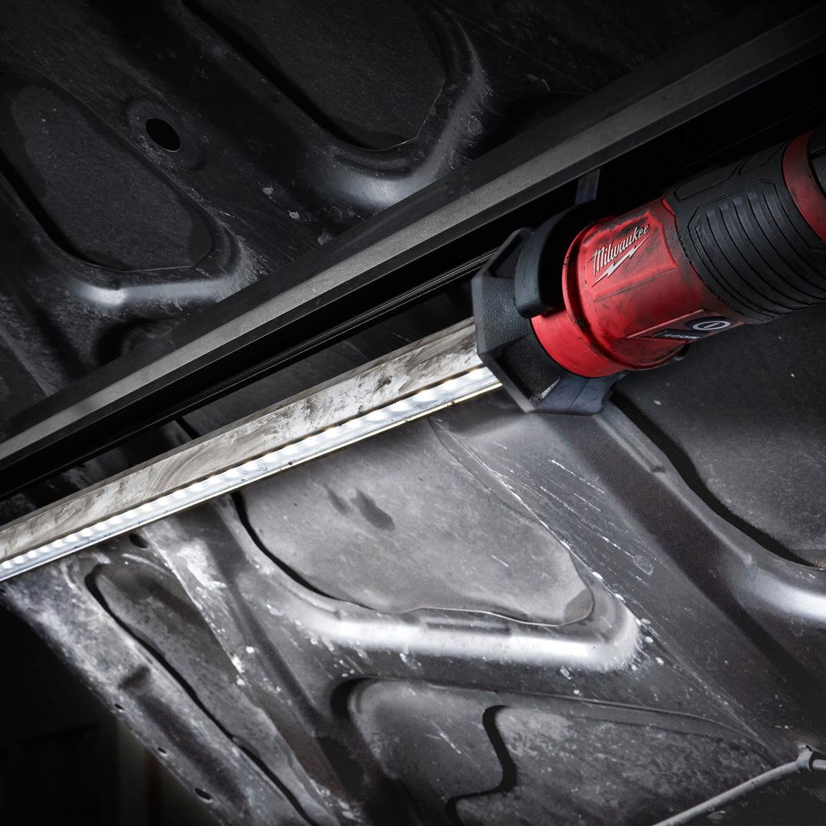 Milwaukee M12UHL-0 12V LED Under Hood Light 1350 Lumens with 1 x 6.0Ah Battery & Charger