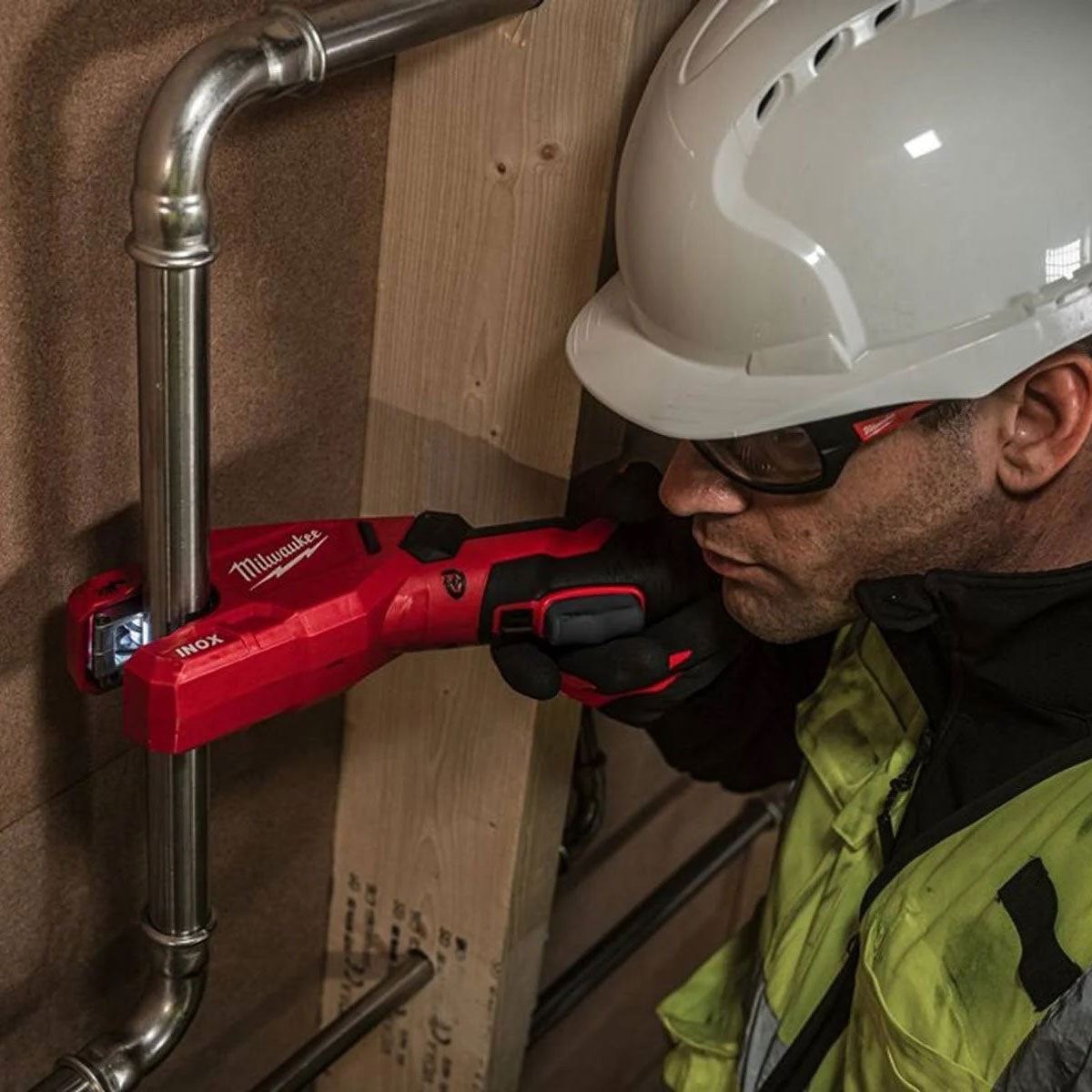 Milwaukee M12PCSS-0 12V 12-28mm Pipe Cutter with 1 x 4.0Ah Battery & Charger