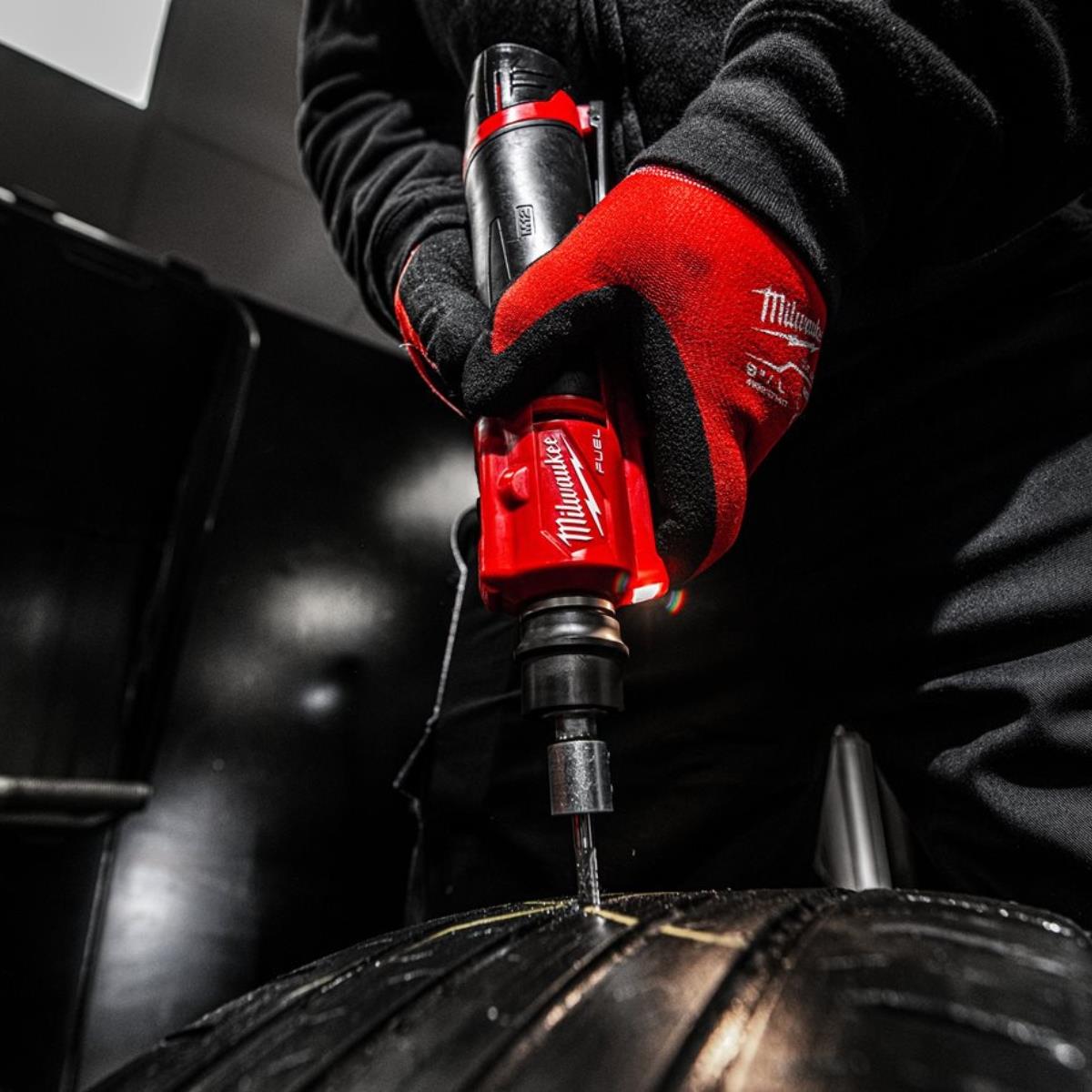 Milwaukee M12FTB-0 12V Brushless Low Speed Tyre Buffer With 1 x 5.0Ah Battery & Charger