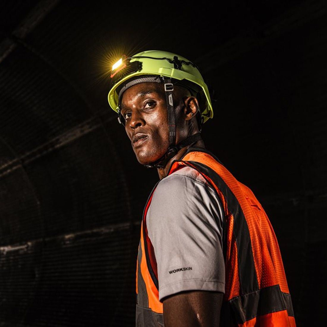 Milwaukee L4BOLTHL-301 USB Rechargeable HeadLamp 600 Lumens 4933479902