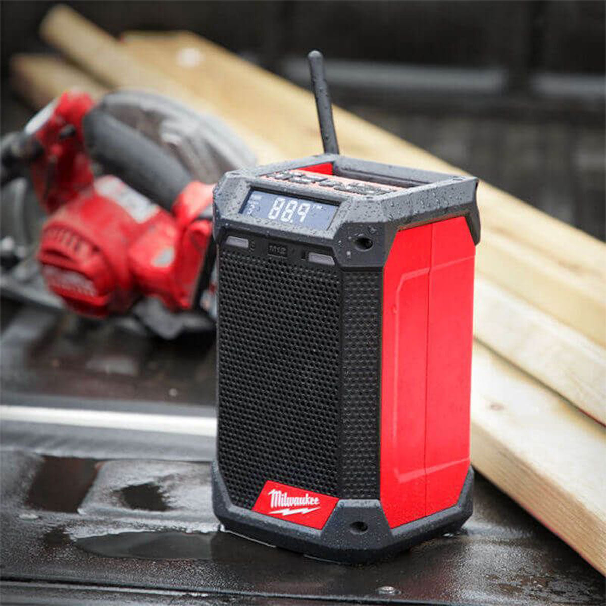 Milwaukee M12RCDAB+-0 12V Radio and Charger with 2.5Ah Battery