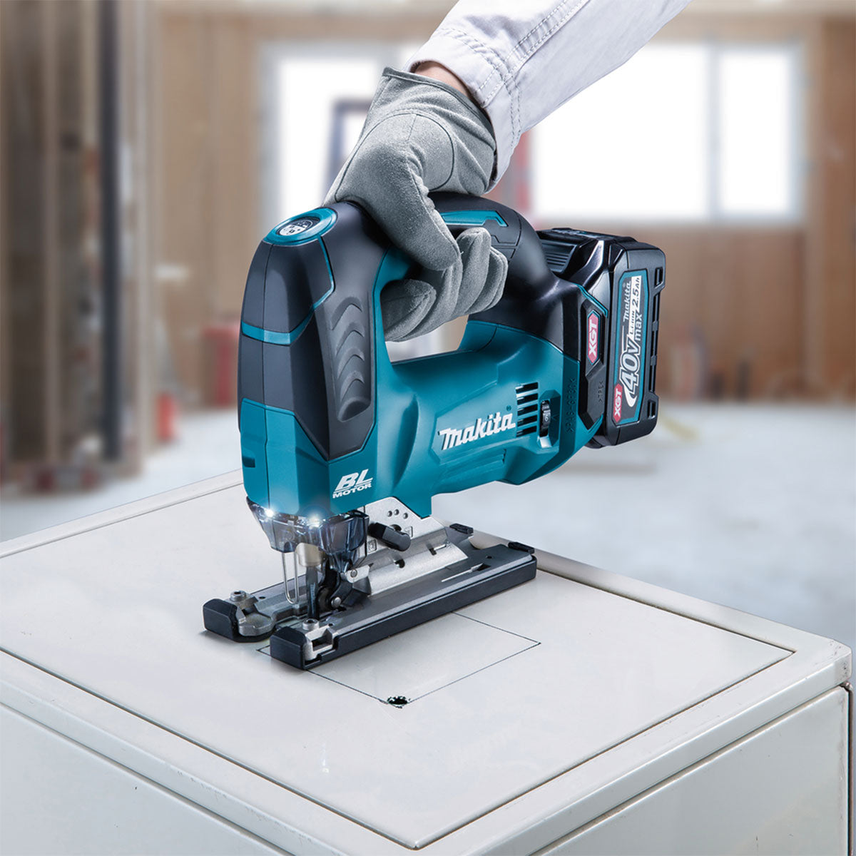 Makita JV002GZ01 40V Brushless Jigsaw with 1 x 2.5Ah Battery & Charger