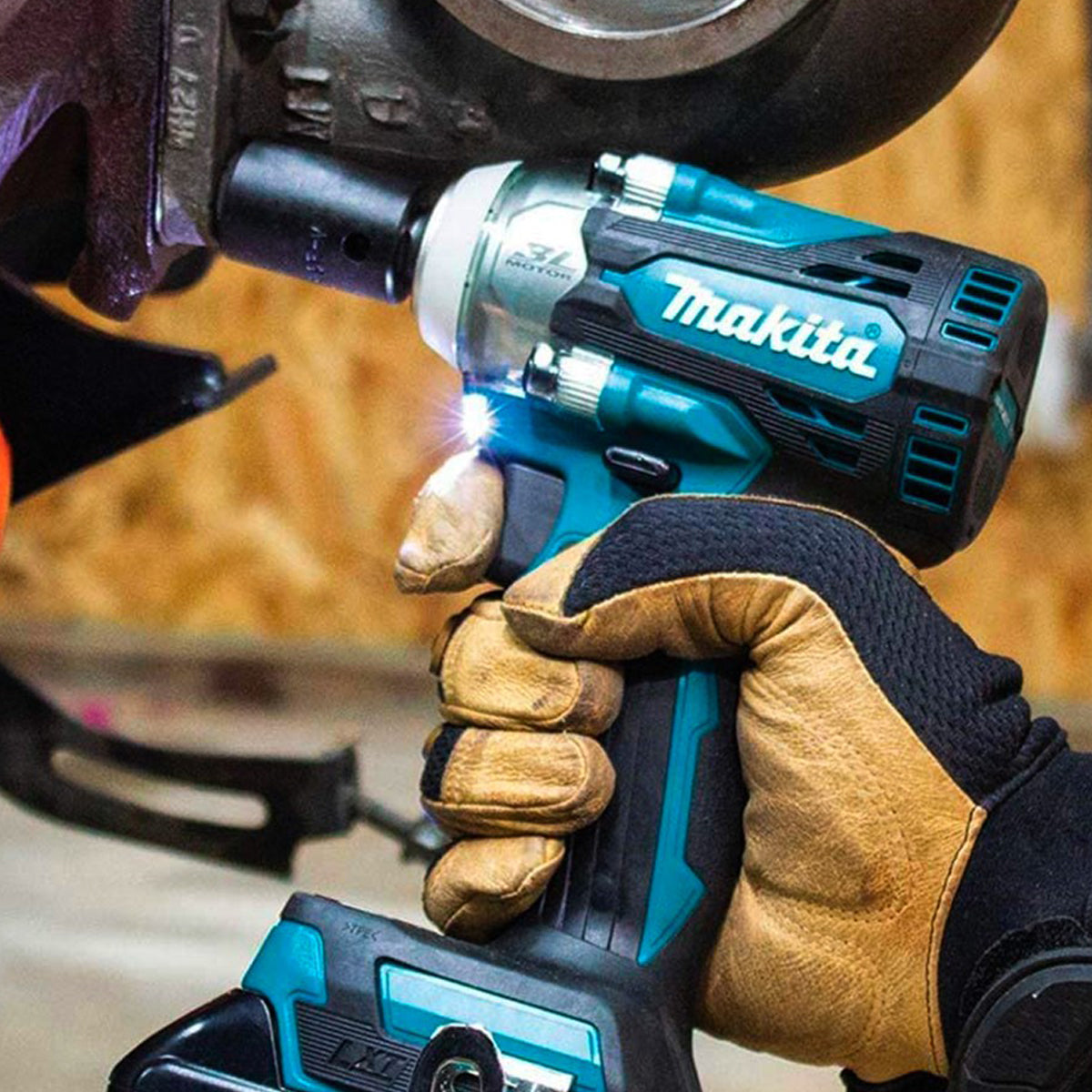 Makita DTW300Z 18V LXT Cordless Brushless Impact Wrench with 1 x 5.0Ah Battery