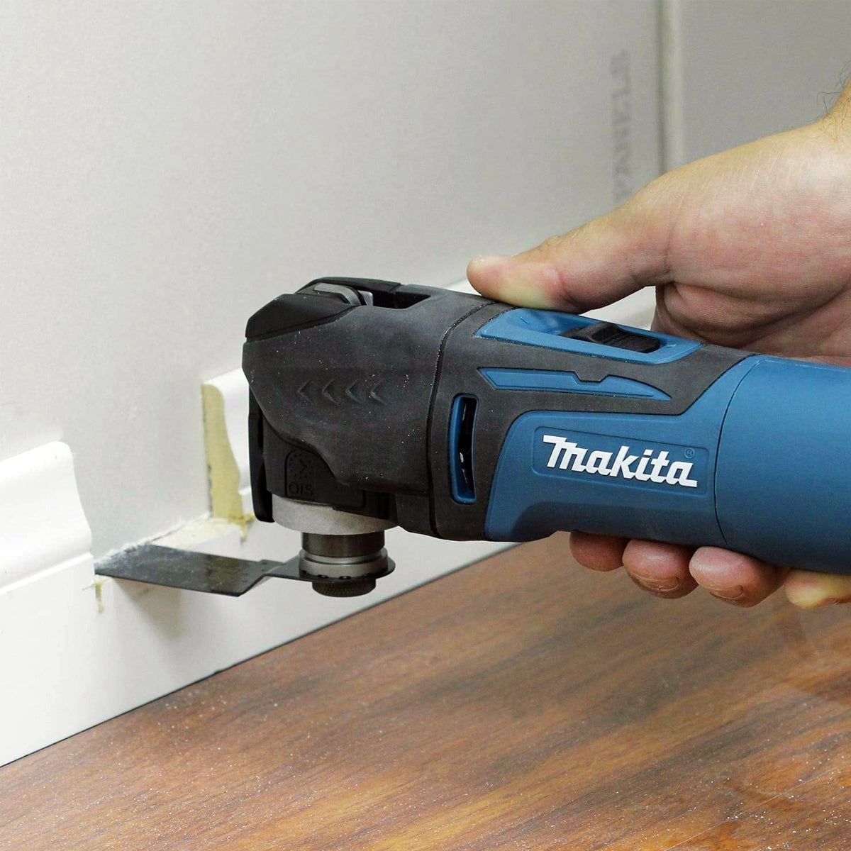 Makita TM3010CK Oscillating Multi-Tool 320W with Tool-Less Accessory Change 240V