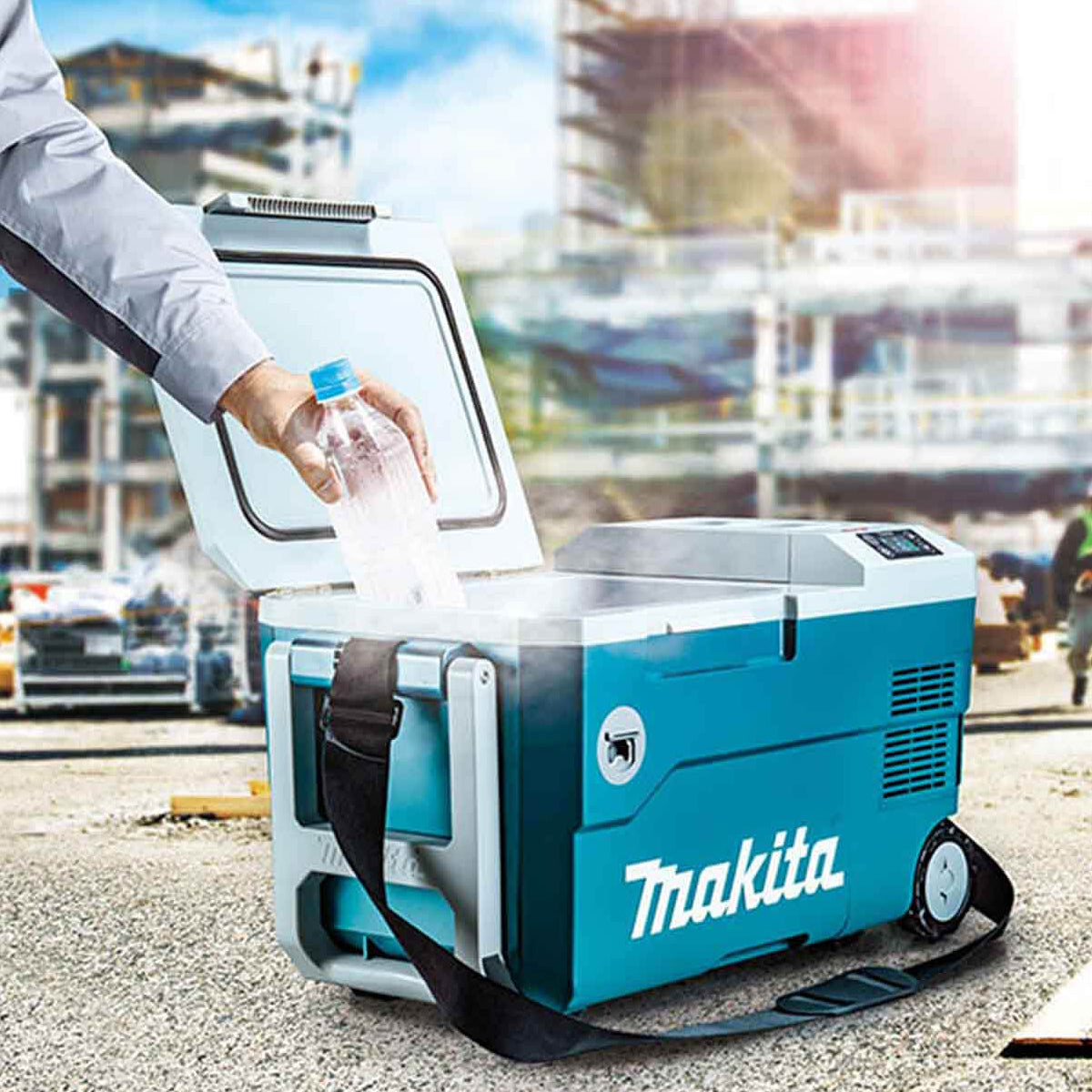 Makita CW002GT101 40V XGT Cooler & Warmer Box 50 Litre with 5.0Ah Battery & Charger