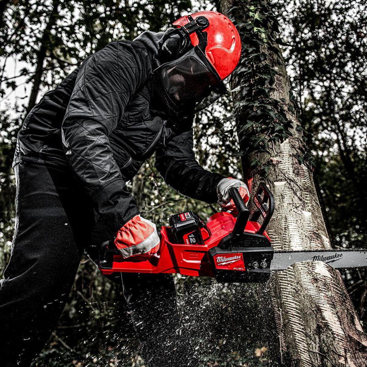 Milwaukee M18FCHS-0 18V Fuel Brushless Chainsaw with 2 x 5.0Ah Battery & Charger