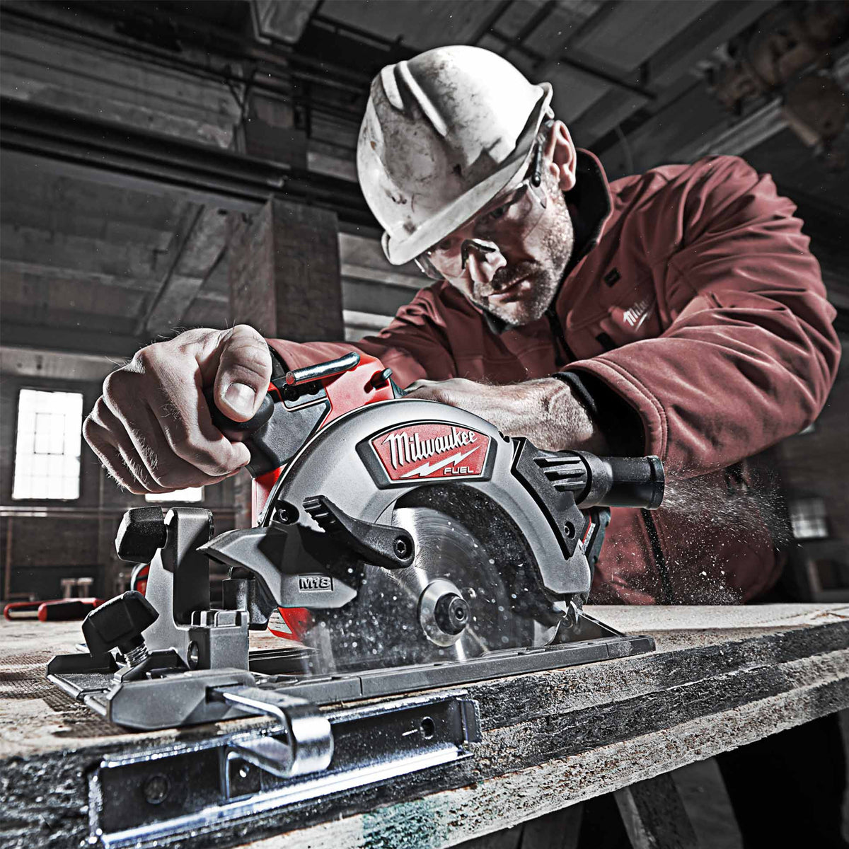 Milwaukee M18CCS55-0 18V Brushless 165mm Circular Saw with 1 x 5.0Ah Battery & Fast Charger